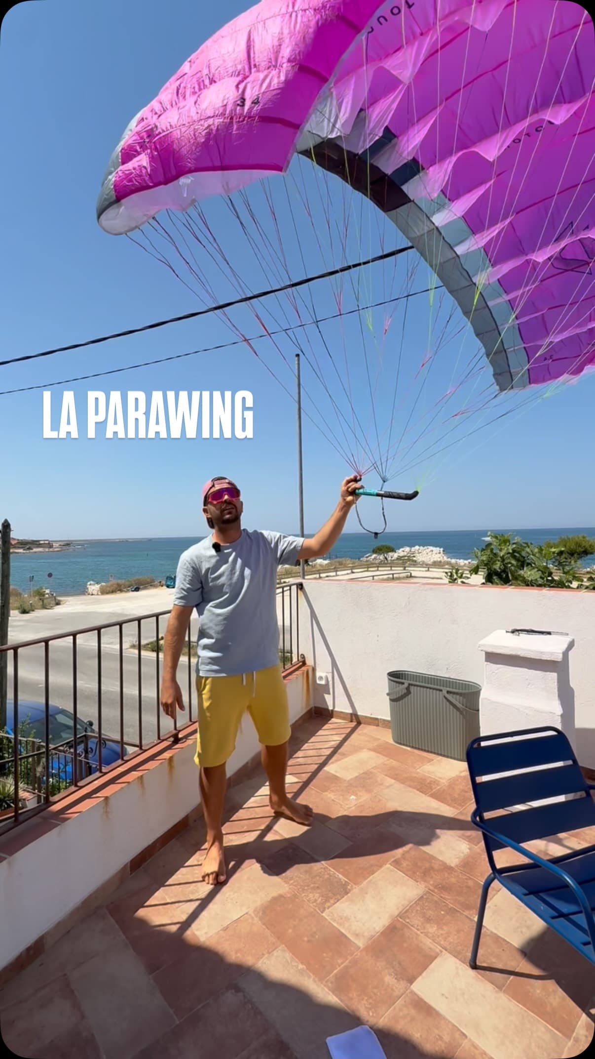Parawing avec planche de foil sur le plan d'eau des Laurons à Martigues